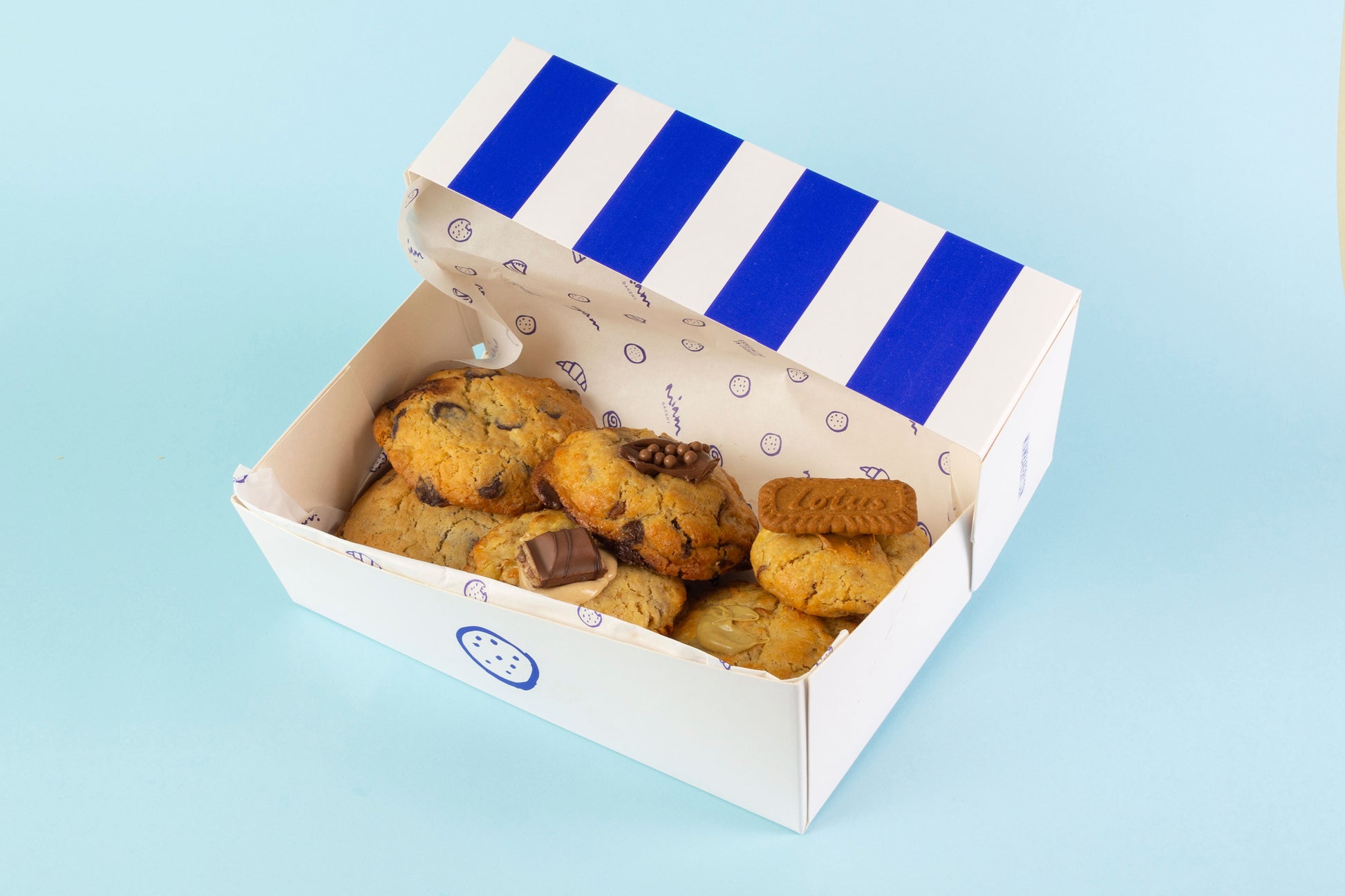 Caja llena con las seis cookies más vendidas de Mionas Bakery